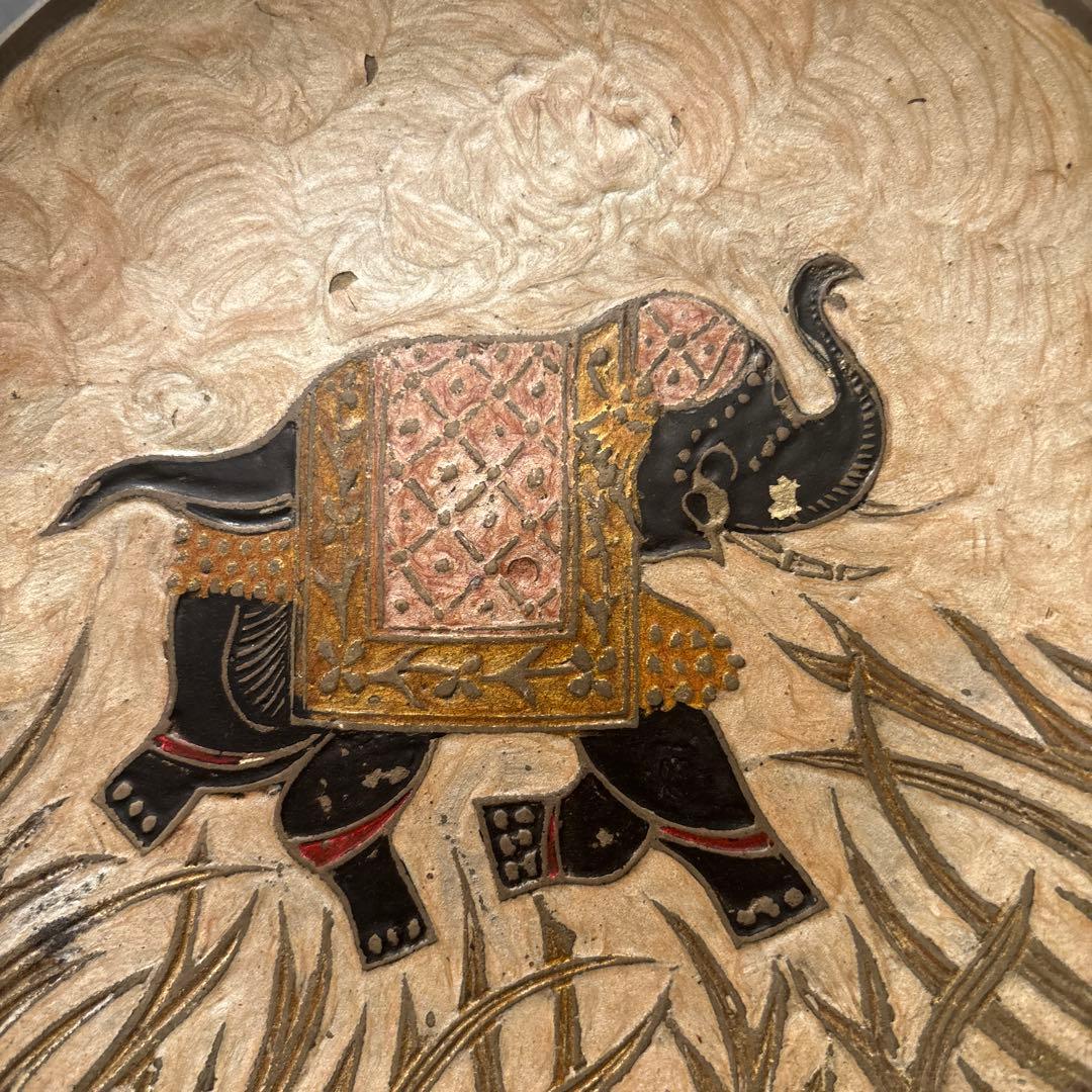 インドアンティーク手描き手彫りの装飾が芸術的でアートな子像の壁掛け真鍮製オブジェ