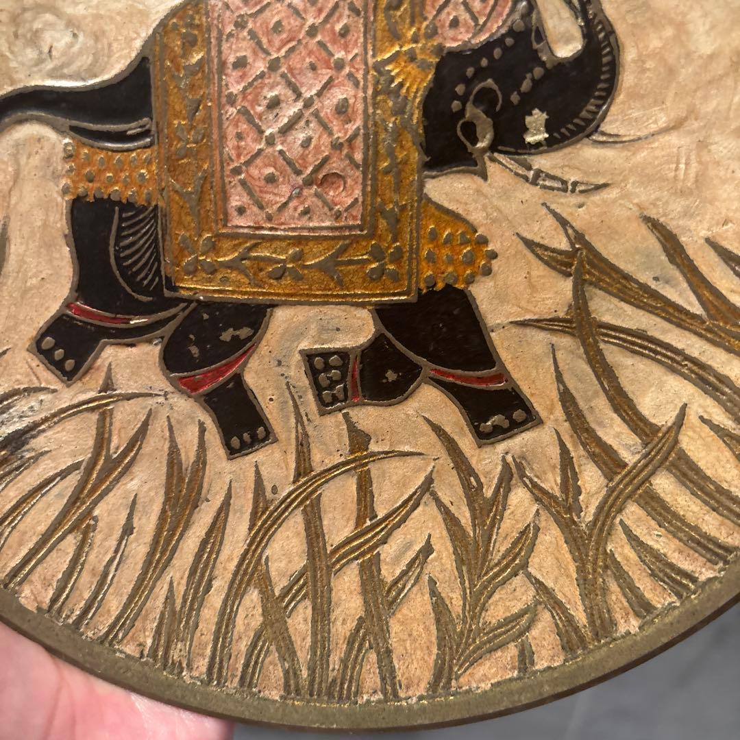 インドアンティーク手描き手彫りの装飾が芸術的でアートな子像の壁掛け真鍮製オブジェ