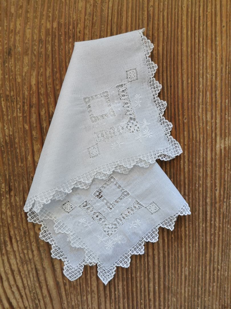 アンティーク ドローン&ニードルワーク リネンクロスハンカチ 総刺繍スカラップ✵