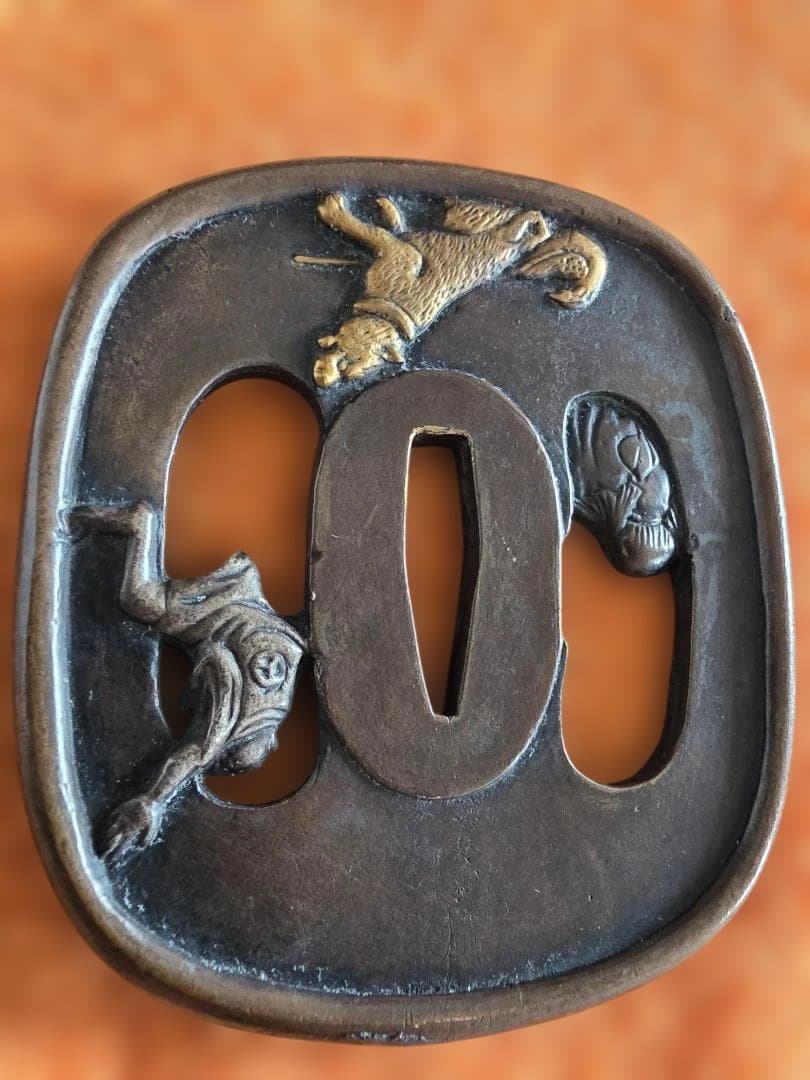 ■ 日本刀の脇差しの鍔