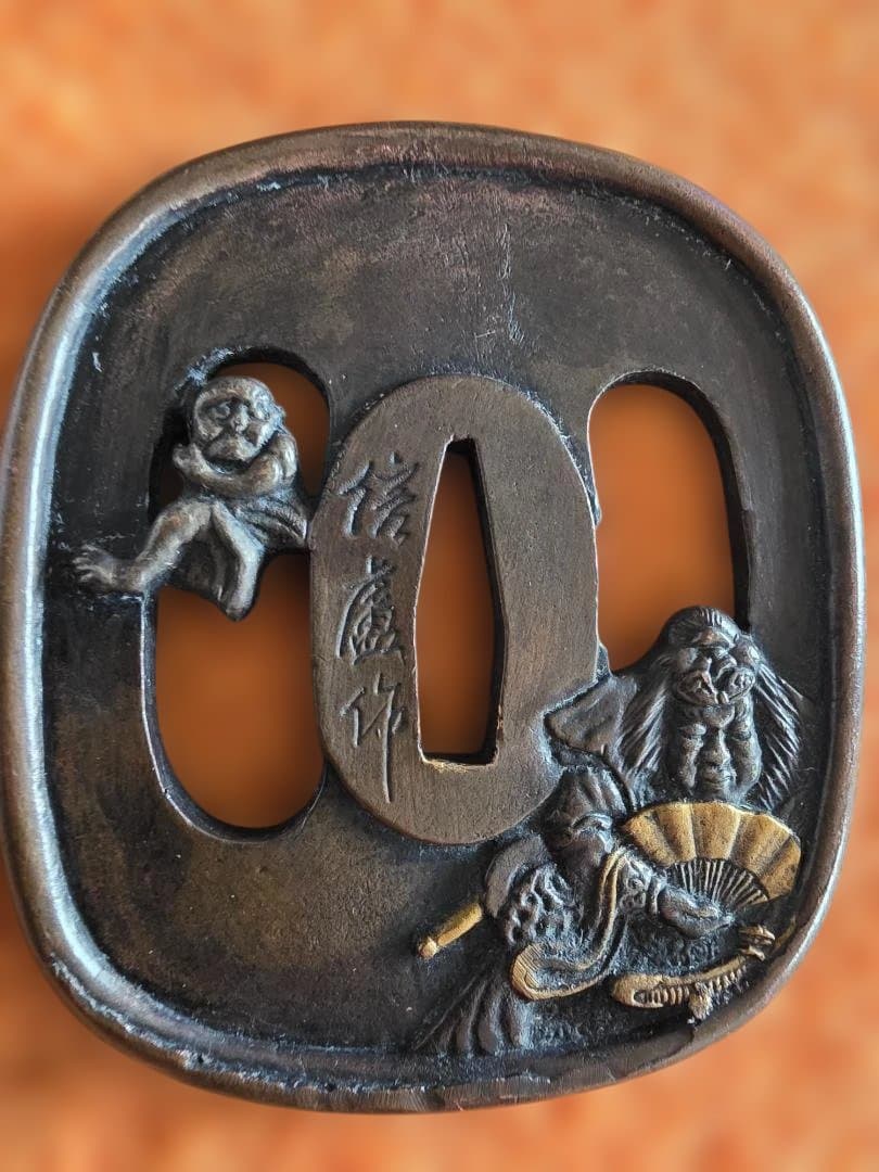 ■ 日本刀の脇差しの鍔