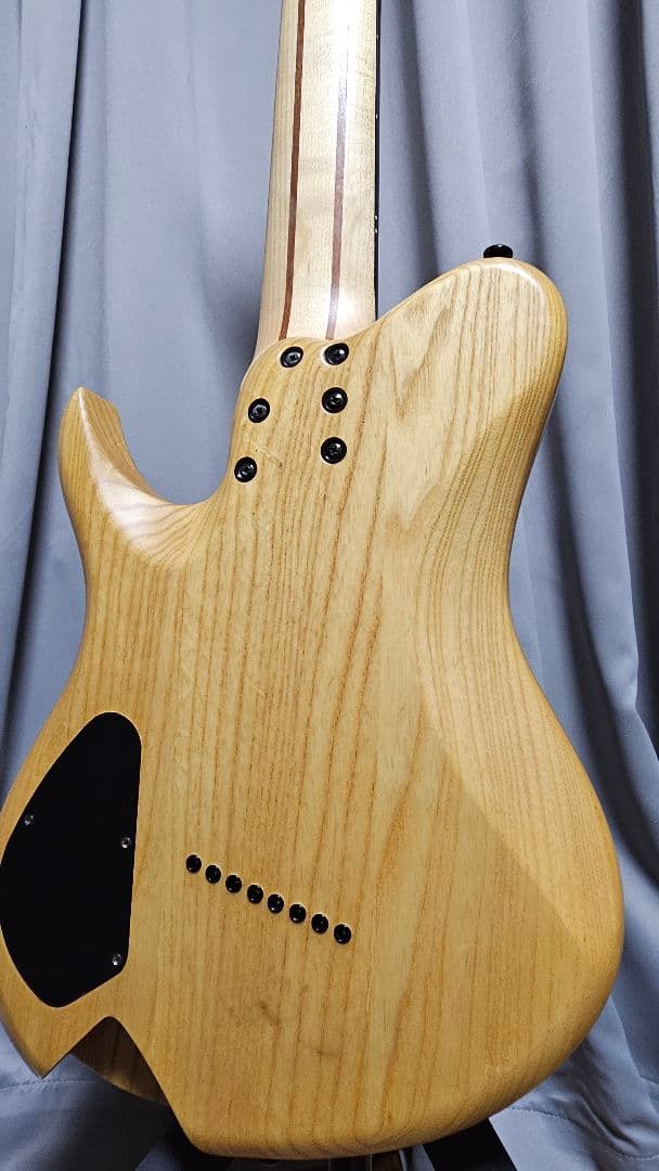 Inyen Vina 8弦ギター　ファンフレット