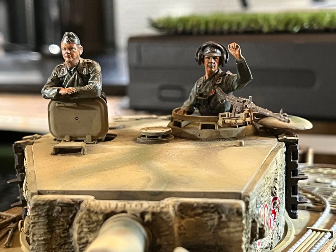 ティーガーI 1/35スケール プラモデル　ツインメリット加工　搭乗員2名付。