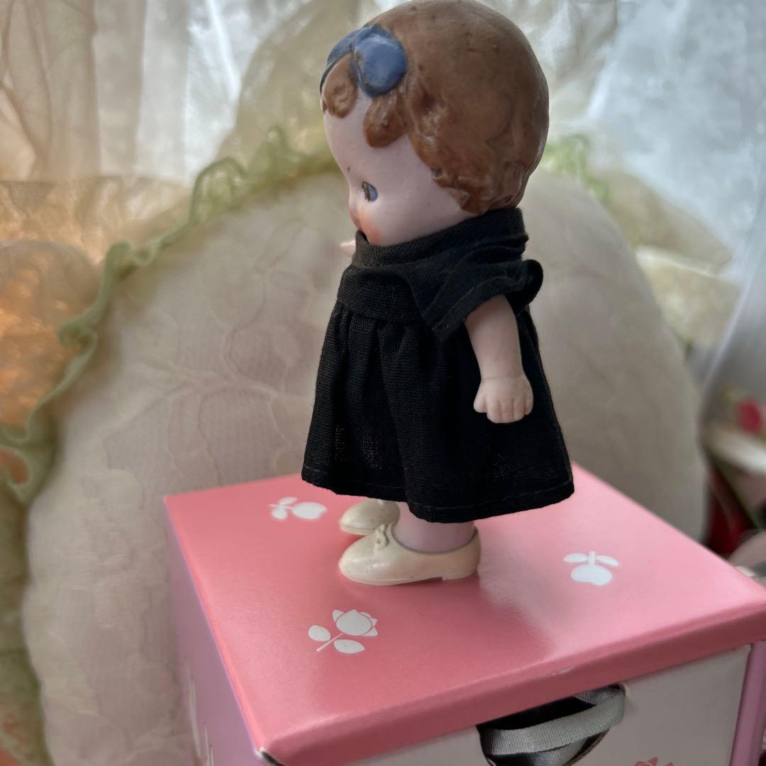 靴を履いたキューピードール