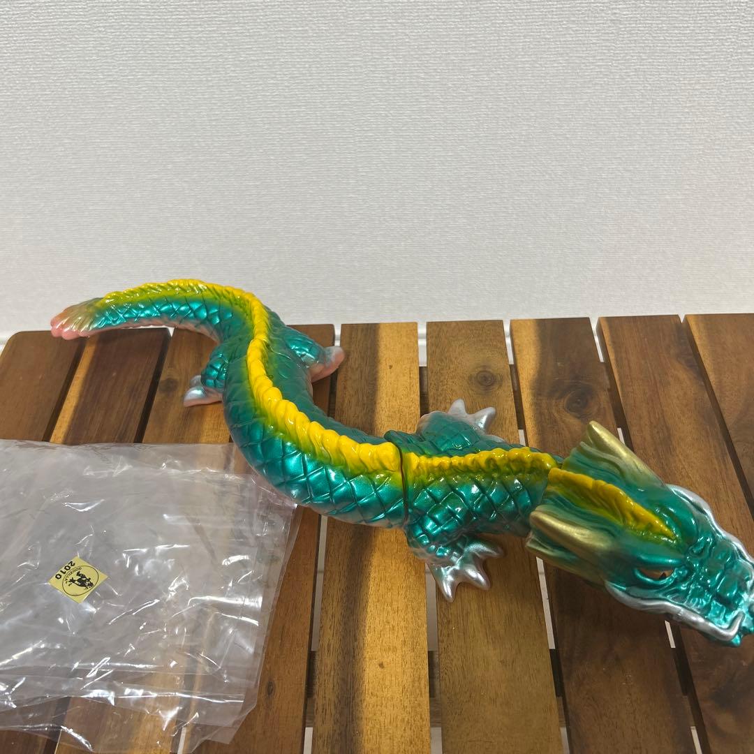 マンダ　M1号　世紀の大怪獣東宝怪獣シリーズ　ピンク成型/メタ緑　背びれ黄塗装