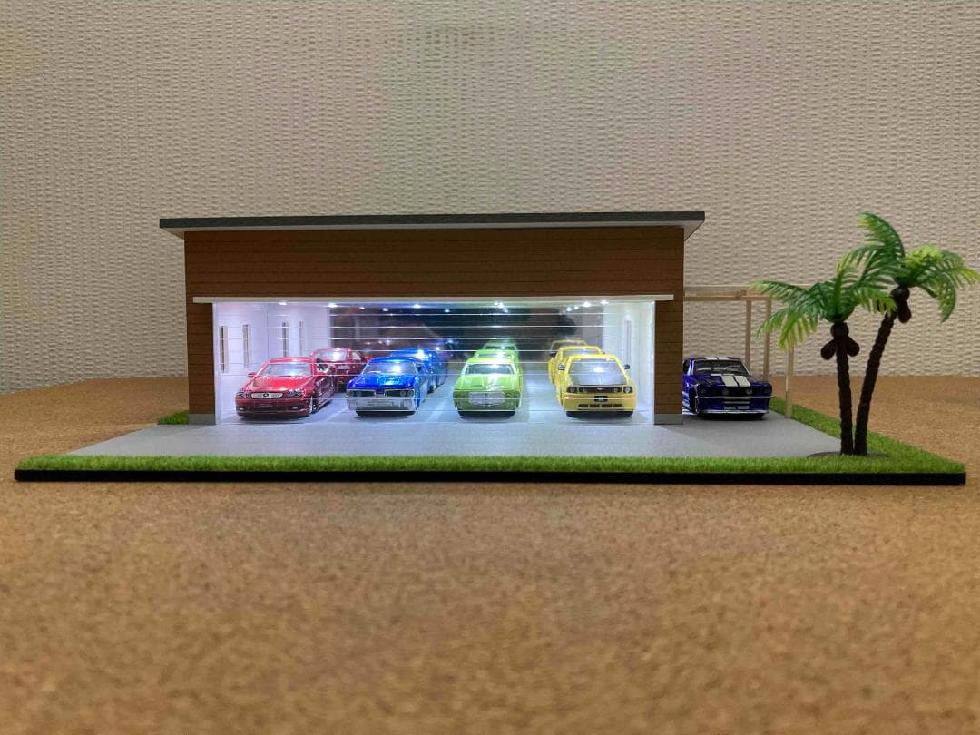 ミニカー専用ジオラマ：1/64 木造パーゴラ付ガレージ（ブラウン）