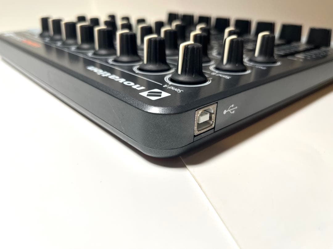 NOVATION MIDIコントローラー LaunchControl XL
