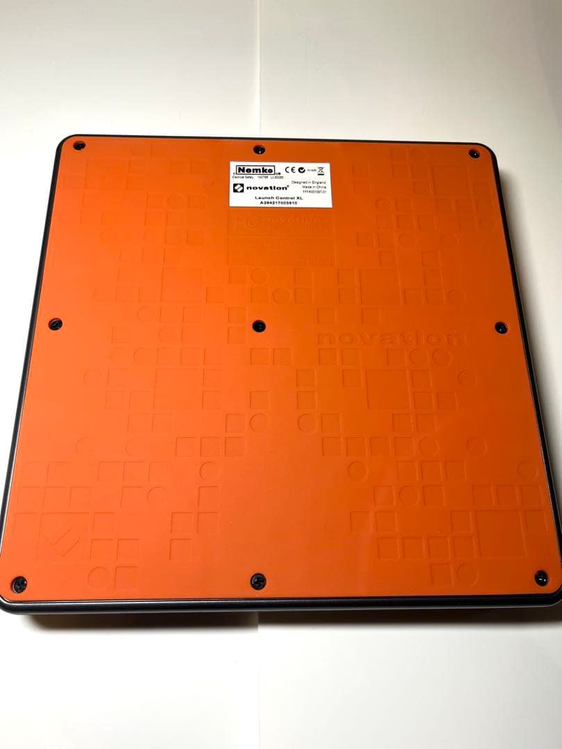 NOVATION MIDIコントローラー LaunchControl XL