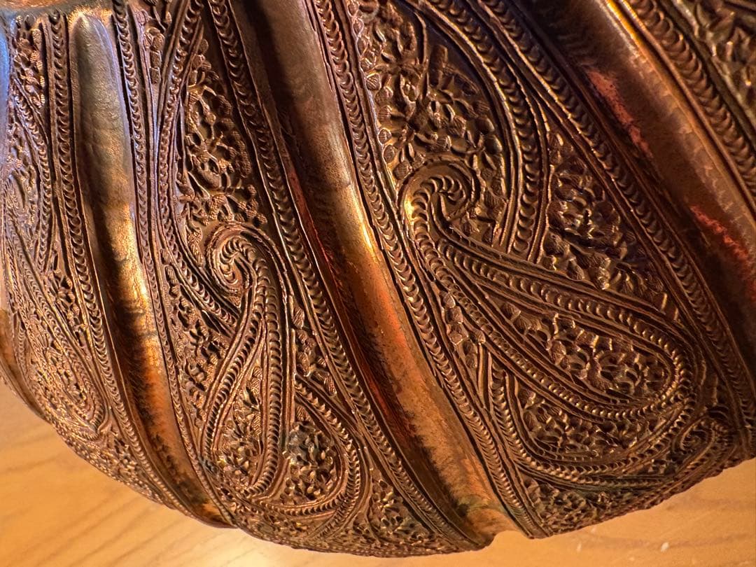 銅製容器、打ち出し模様、パキスタンで購入。