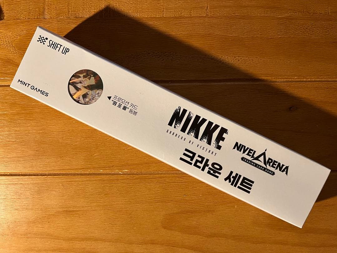 勝利の女神ニケNIKKE nivel arena クラウン　プレイマット