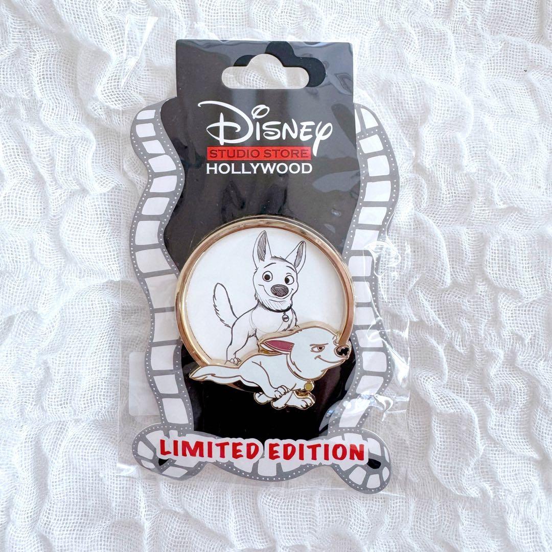 ピンズ・ピンバッジ・缶バッジ DSSH PIN Dog Self Portrait Series Bolt