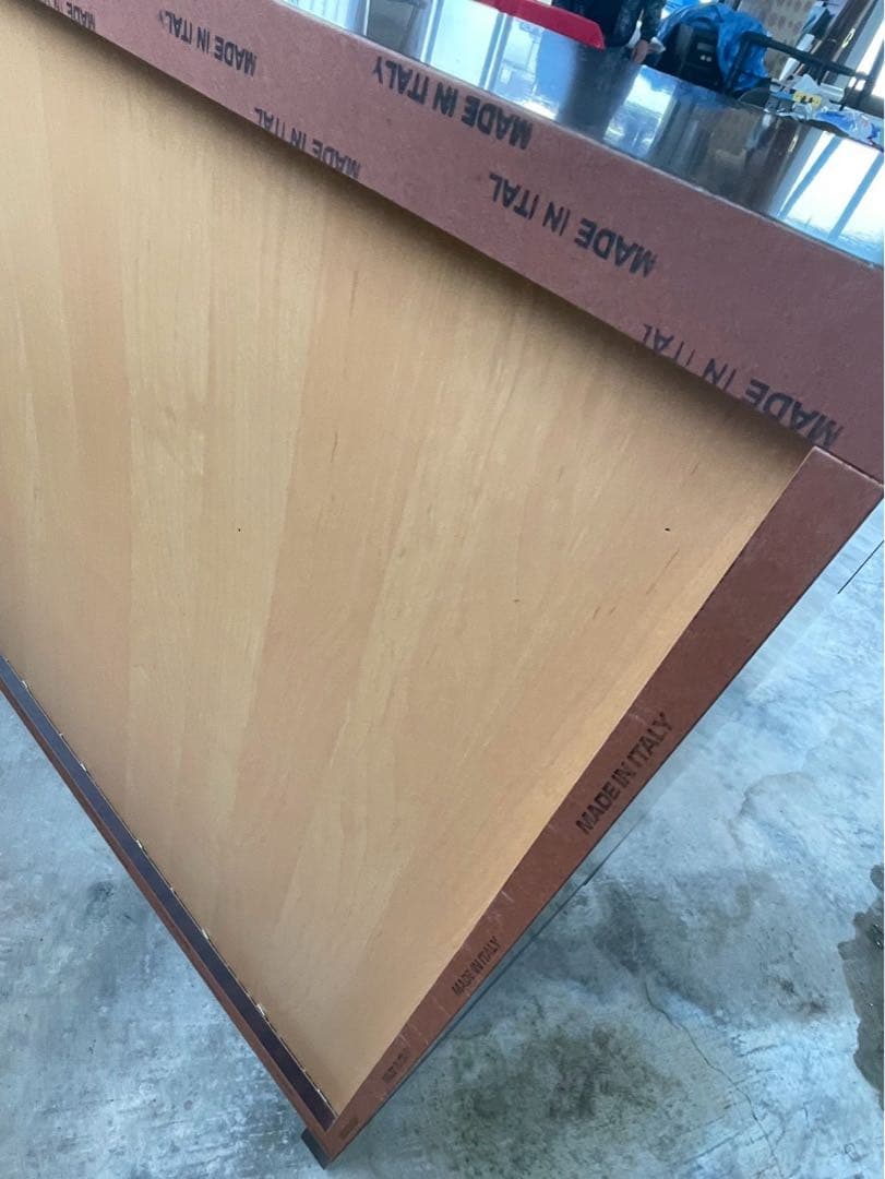 イタリア製　北欧テイスト　脚付チェスト　サイドボード