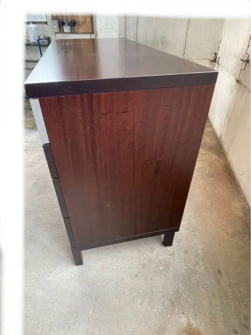 イタリア製　北欧テイスト　脚付チェスト　サイドボード