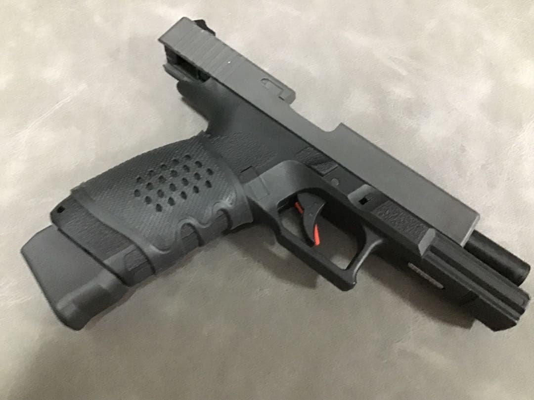 STRIKERNEUN 9 X19 CO2ガスガン　マルイマガジン付き