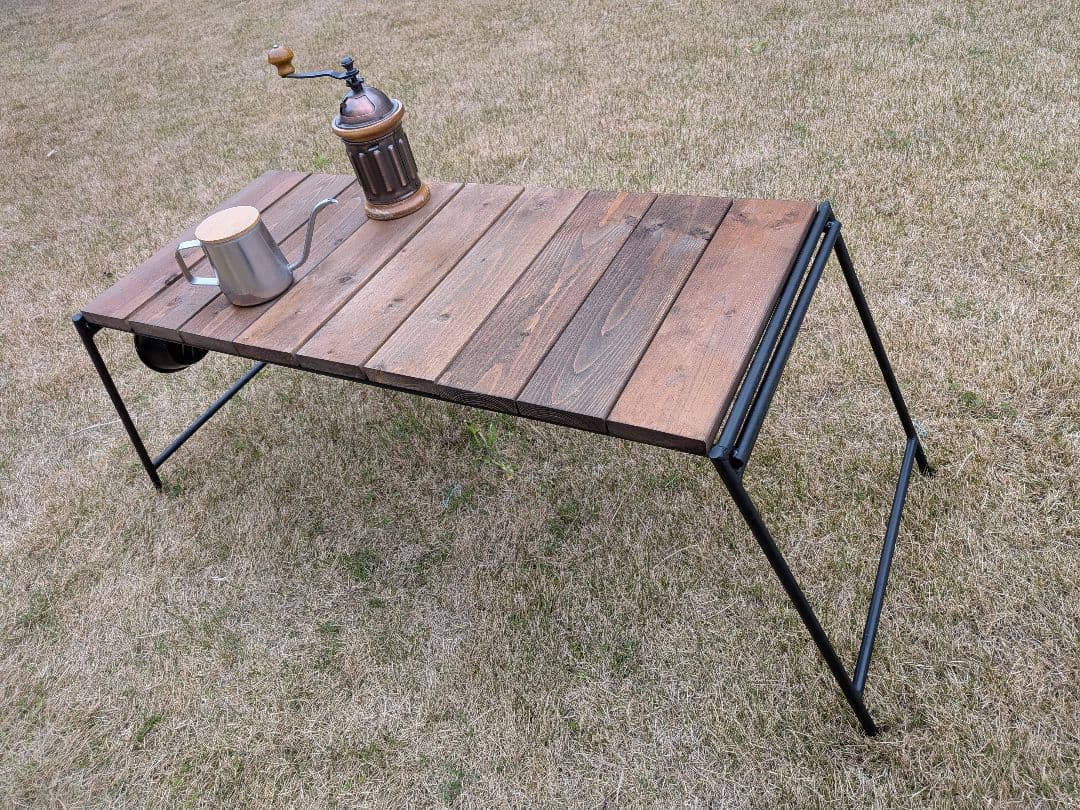 アイアンレッグテーブル