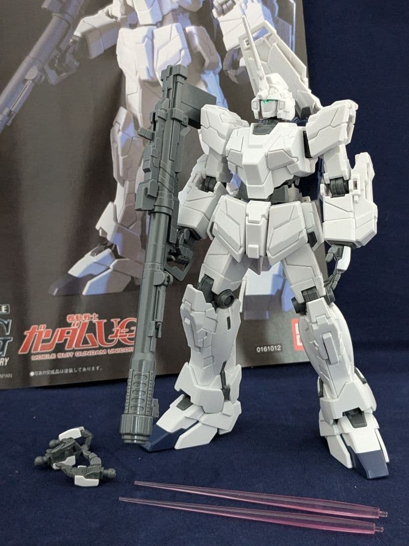 ガンプラ 組立済み まとめ売り SEED，ユニコーン等21点、アスランプレート他