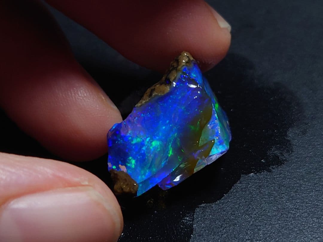 エチオピア　オパール　ピンファイア　星空のような　鉱物　標本　原石　チョーク