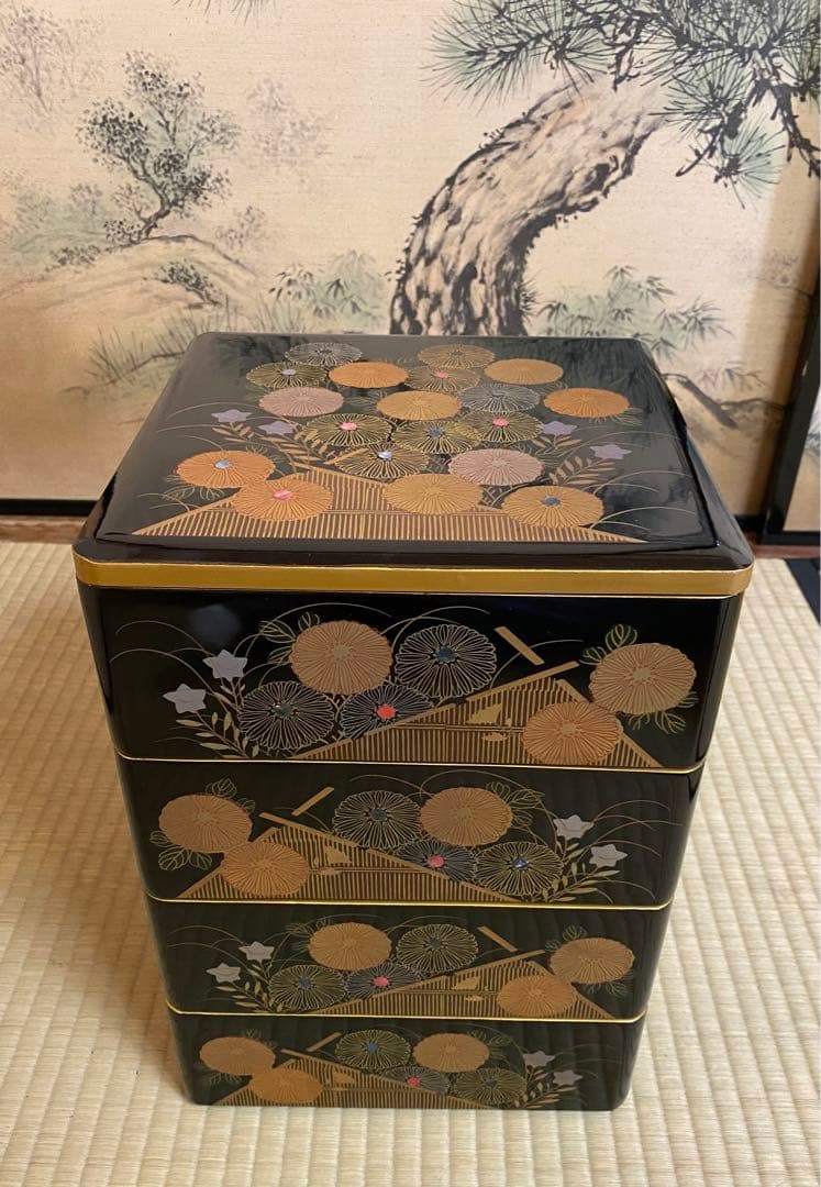 漆器 重箱 4段 菊蒔絵　エコメルカリ便指定して下さい。