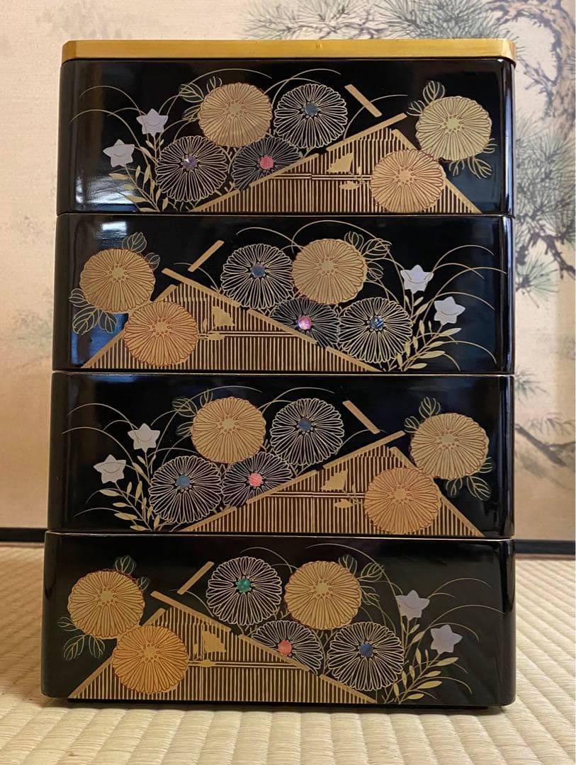 漆器 重箱 4段 菊蒔絵　エコメルカリ便指定して下さい。