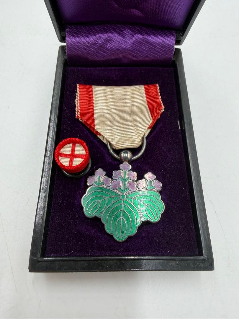 勲章 勲八等白色桐葉章　2点セット