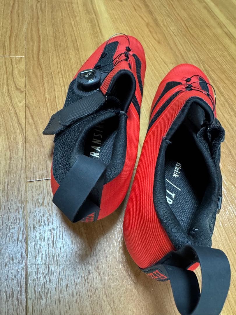 fi'zi:k フィジーク　サイクリングシューズ レッド/ブラック　26cm