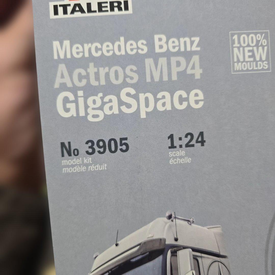 ITALERI メルセデス・ベンツ アクトロス MP4 ギガスペース 1:24