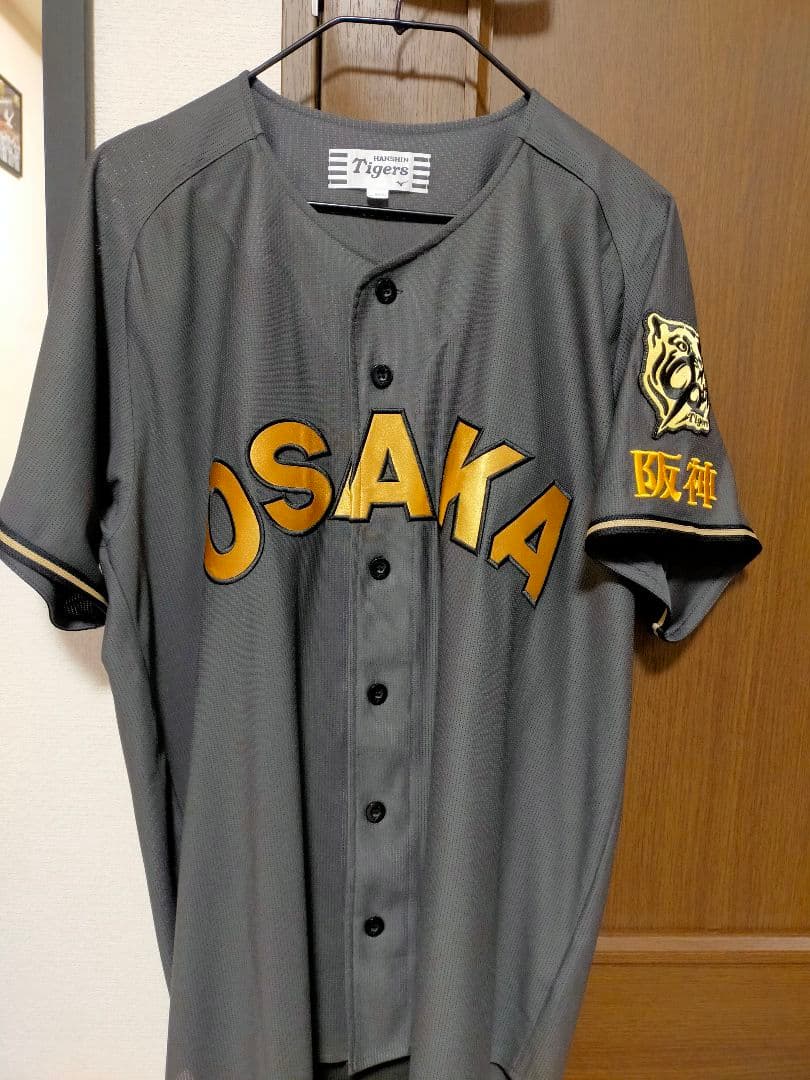 阪神タイガース佐藤輝明ブラックユニフォームNPBレプリカワッペン付プロコレ風