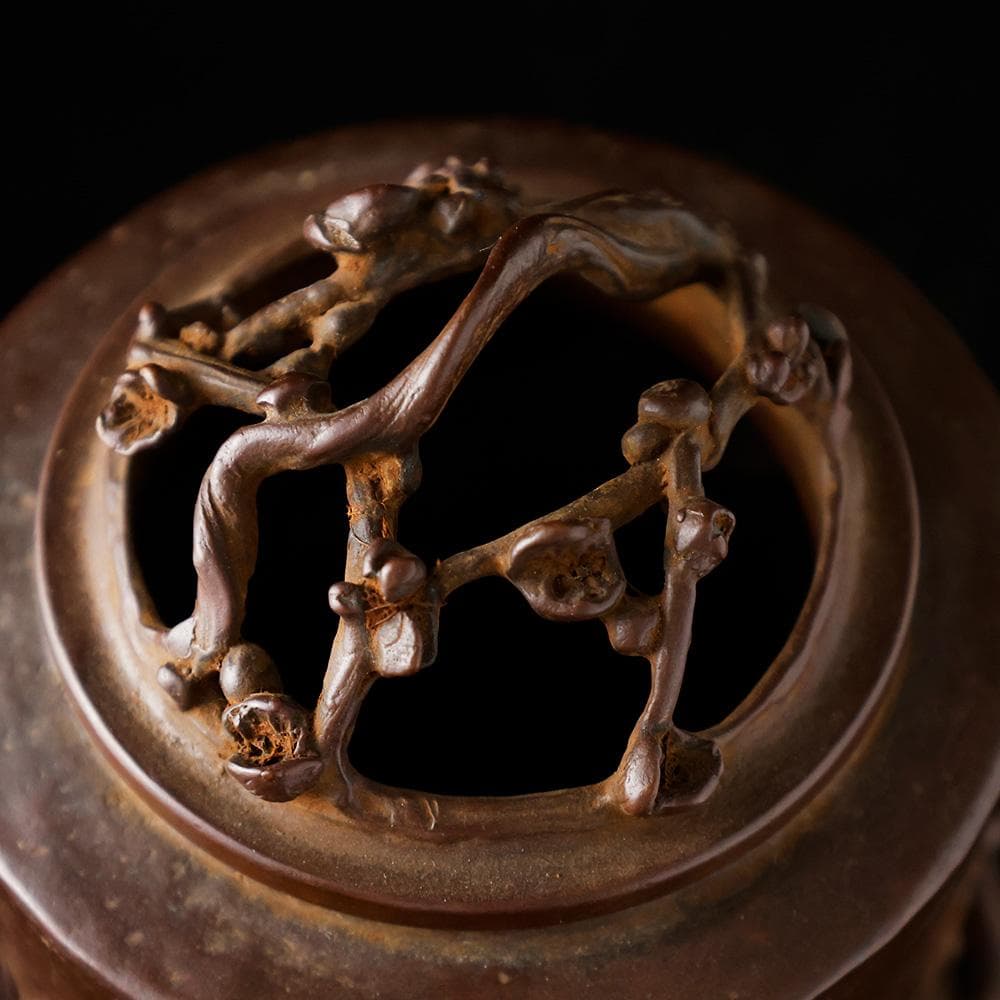 三好外栄 号 三治 蝋型鋳銅 香炉 梅花彫 透かし蓋 三つ足香炉 共箱 共布 栞