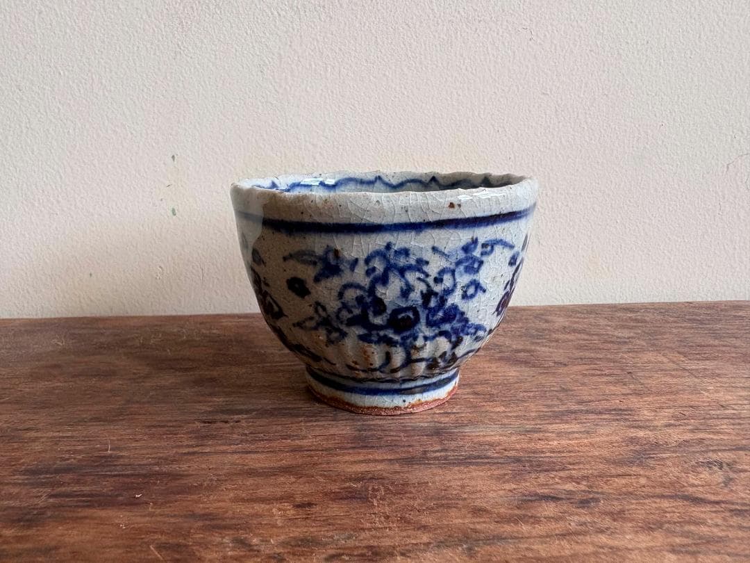 イムサエム　湯呑み　２客　花柄紋　輪花　未使用品