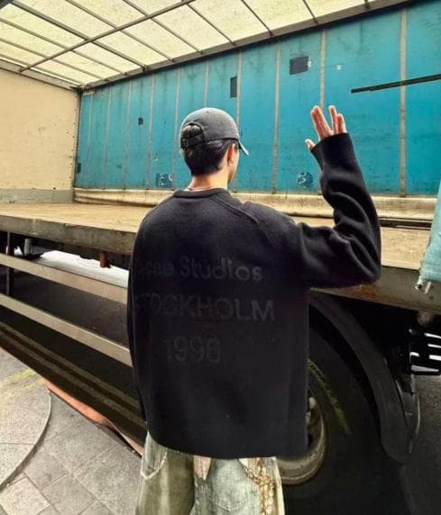 新品acne Studios ブラック セーター サイズM69