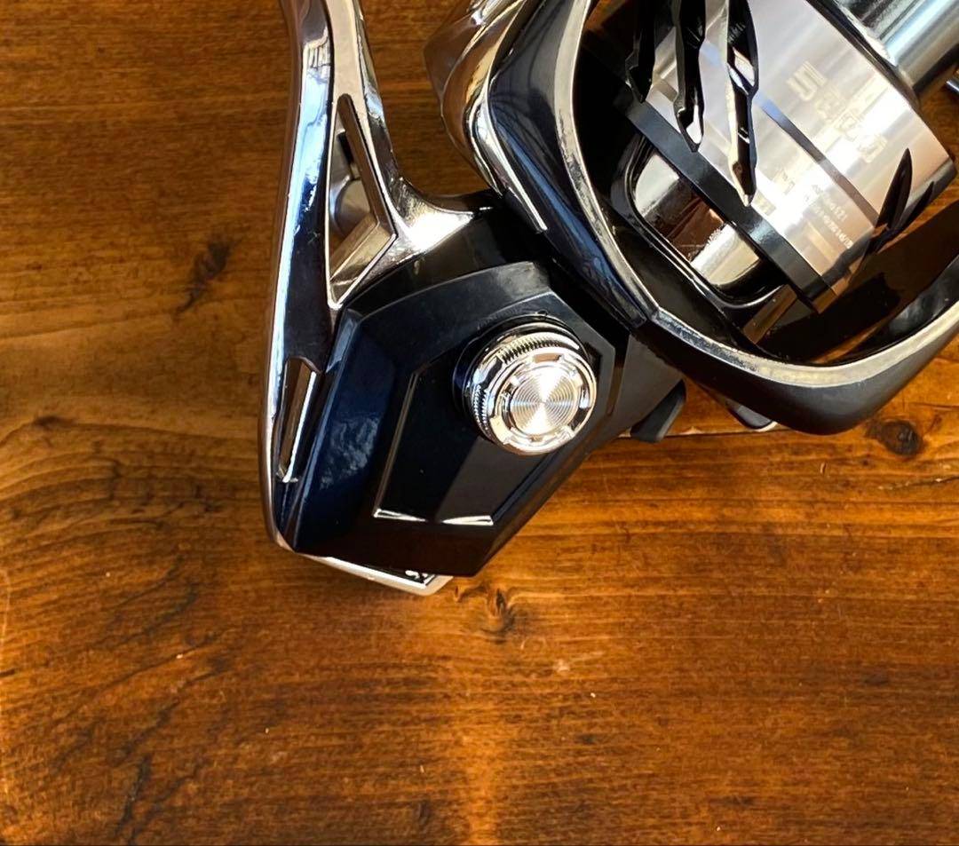 スピニングリール　ネイビー×シルバー　5000 ショアジギング　サーフ　シーバス