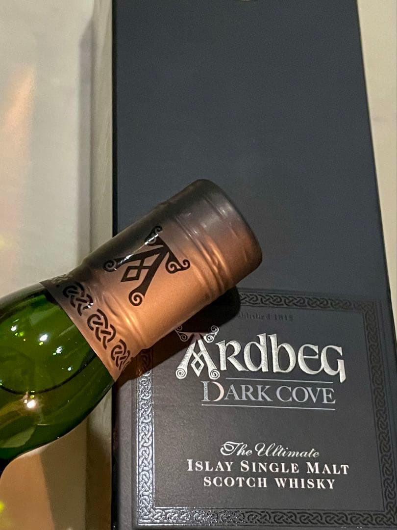 アードベッグ ダーク・コーヴ 箱付き スコッチウイスキー　アイラ　シングルモルト