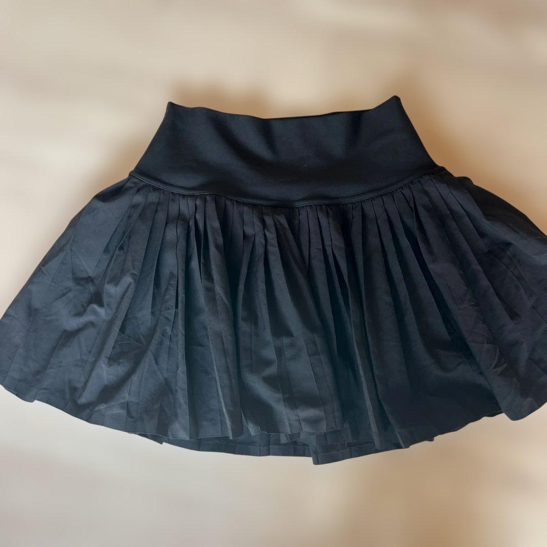 alo YOGA テニスゴルフスカート　ブラックSアメリカサイズ　日本サイズM