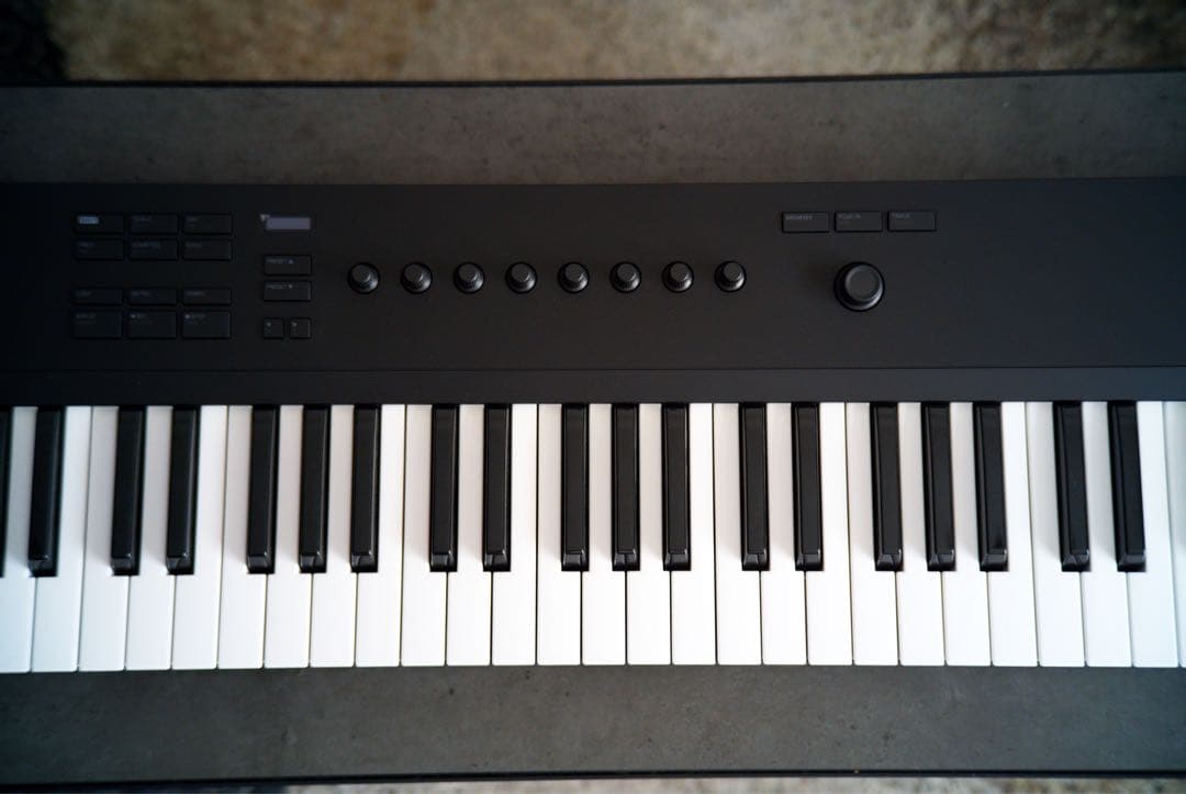 KOMPLETE KONTROL A61 MIDIキーボード未使用