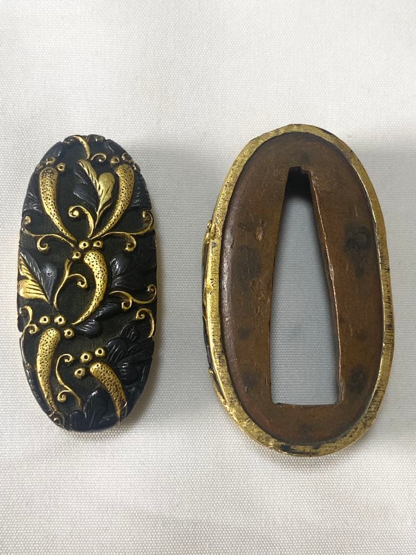 2T03 縁頭 柄頭 高彫り 金象嵌 金色絵 武具 刀装具 日本刀