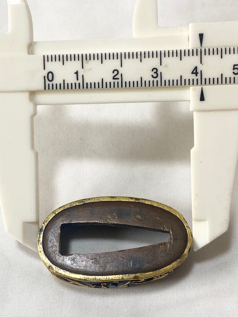 2T03 縁頭 柄頭 高彫り 金象嵌 金色絵 武具 刀装具 日本刀