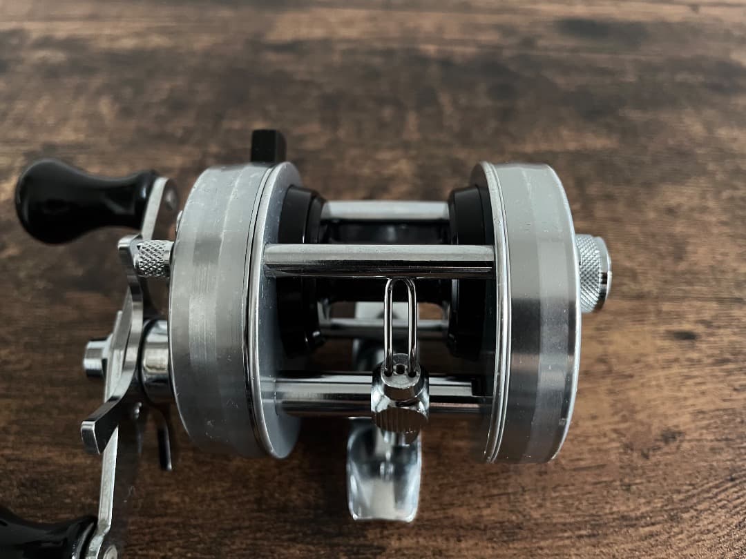 ABU Ambassadeur 2500C アブ アンバサダー ブロンズプレート