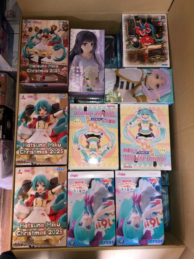 初音ミク　フィギュア　BPEV エメラルド　フリーレン　青ブタ　スクール　40個