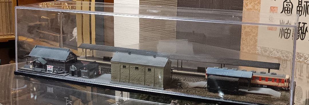 Nゲージ鉄道模型セット 駅舎・車両付き