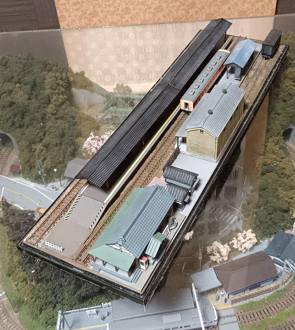Nゲージ鉄道模型セット 駅舎・車両付き