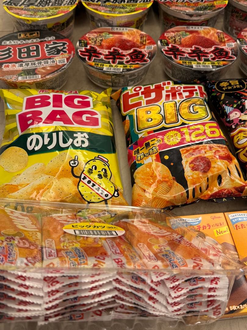 【匿名.早期発送】カップ麺 お菓子 ぶためんのどんぶり