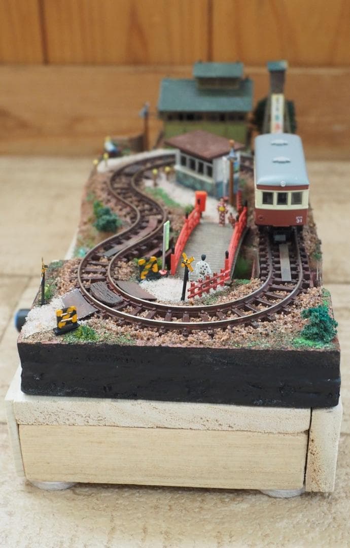 【鉄道模型】ミニジオラマ「温泉街」動力車・照明付き ハンドメイド