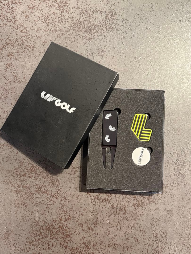 ［レア］LIV GOLF in シンガポール⭐︎ギフトボックス マーカーセット