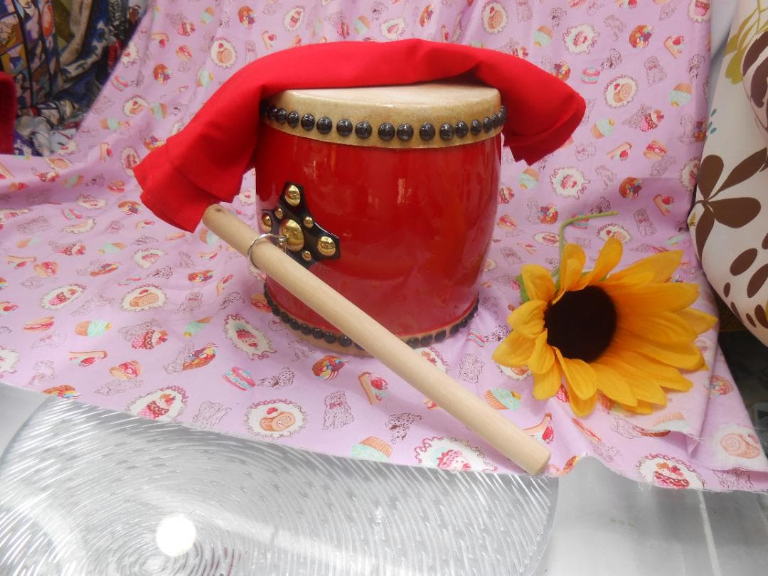 新品未使用(送料無料)14.980円　小太鼓18cm赤いサージ/モス布撥付き