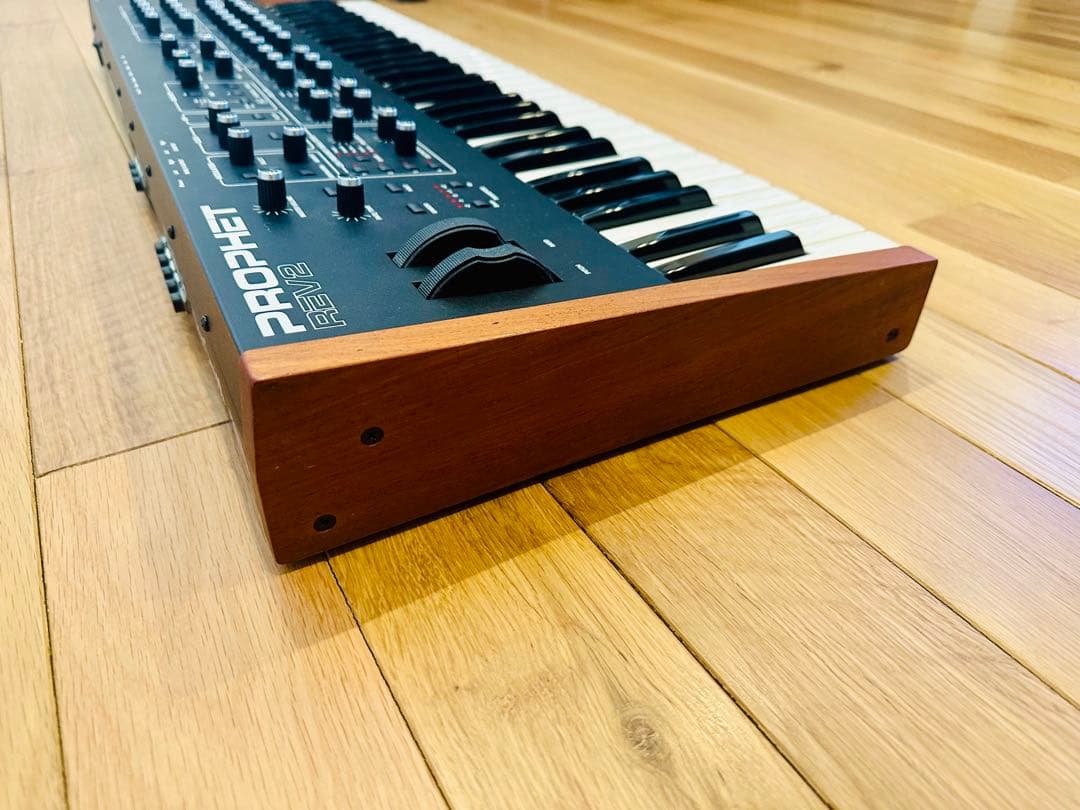 Dave Smith Instruments PROPHET REV2 8ボイス