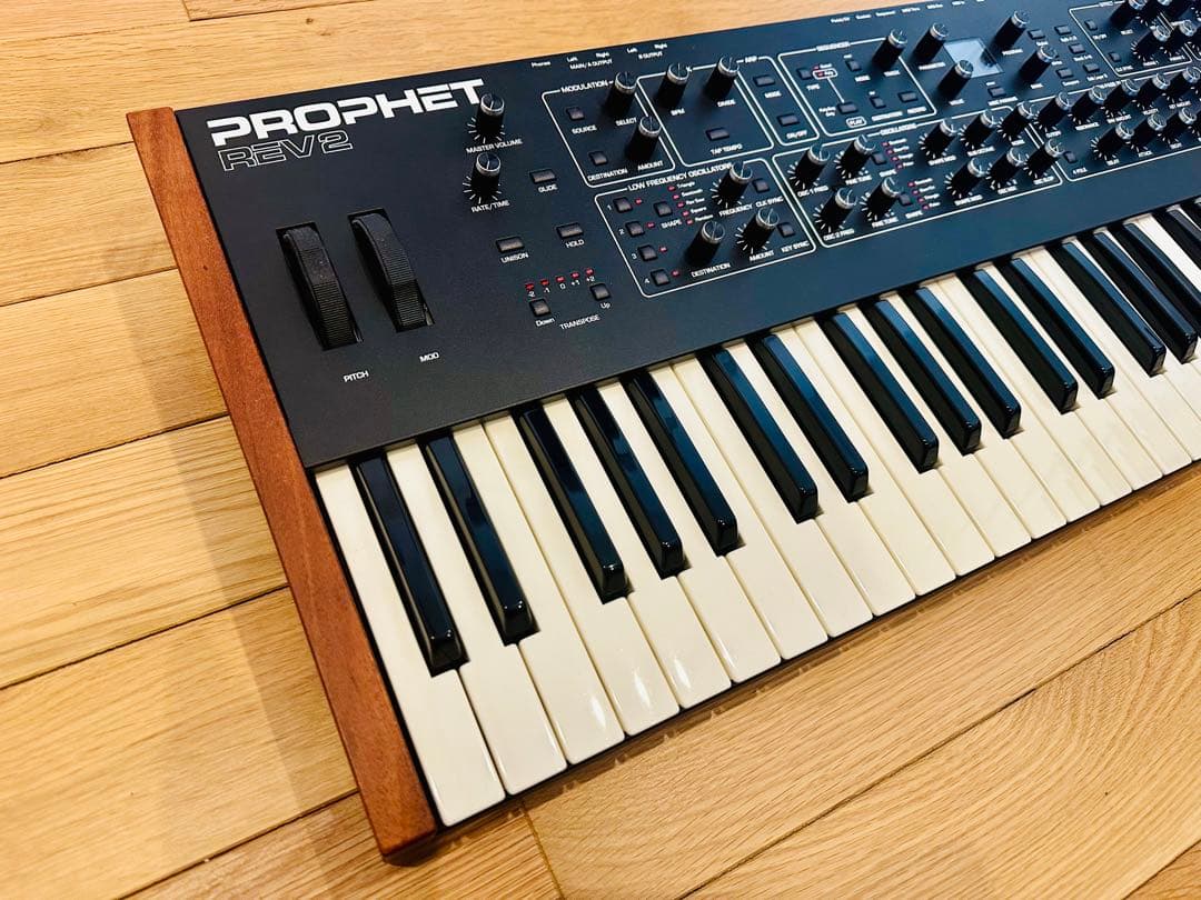 Dave Smith Instruments PROPHET REV2 8ボイス