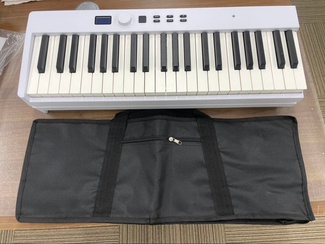 折りたたみ電子ピアノ　88鍵盤　充電タイプ　ホワイト