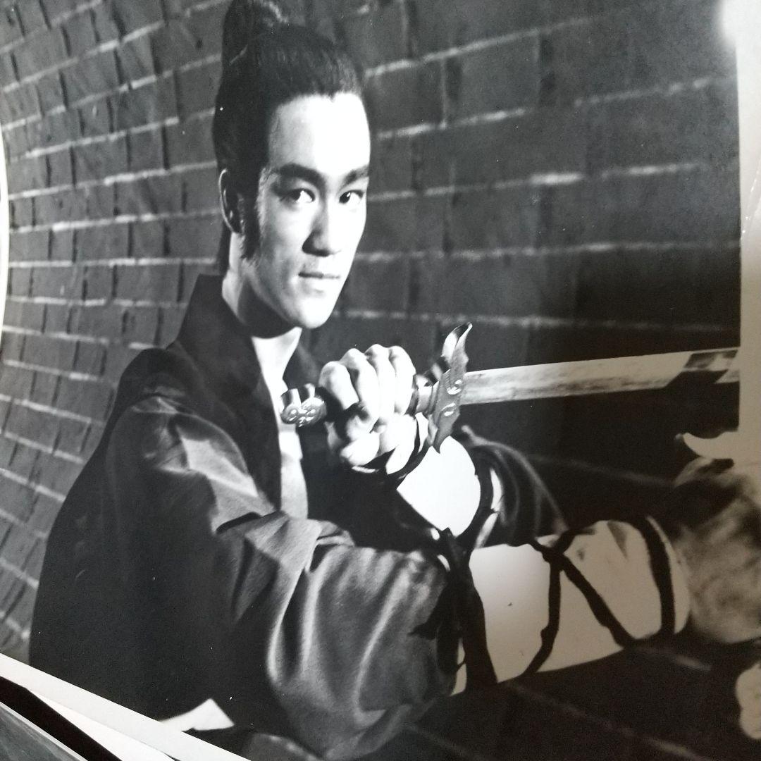 ブルース・リー生と死のゴールデンハーベストが出したスチール写真12枚と封筒‼️