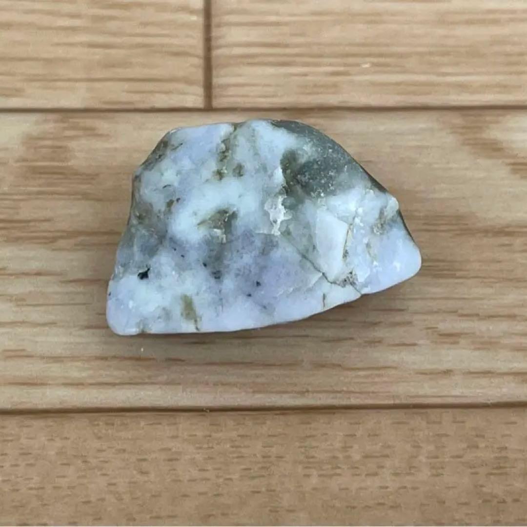 糸魚川　ラベンダー　蛇紋岩付き　翡翠原石