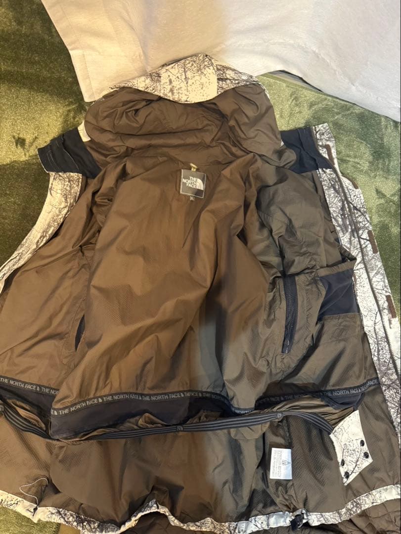 THE NORTH FACE フード付きウェア 木の模様